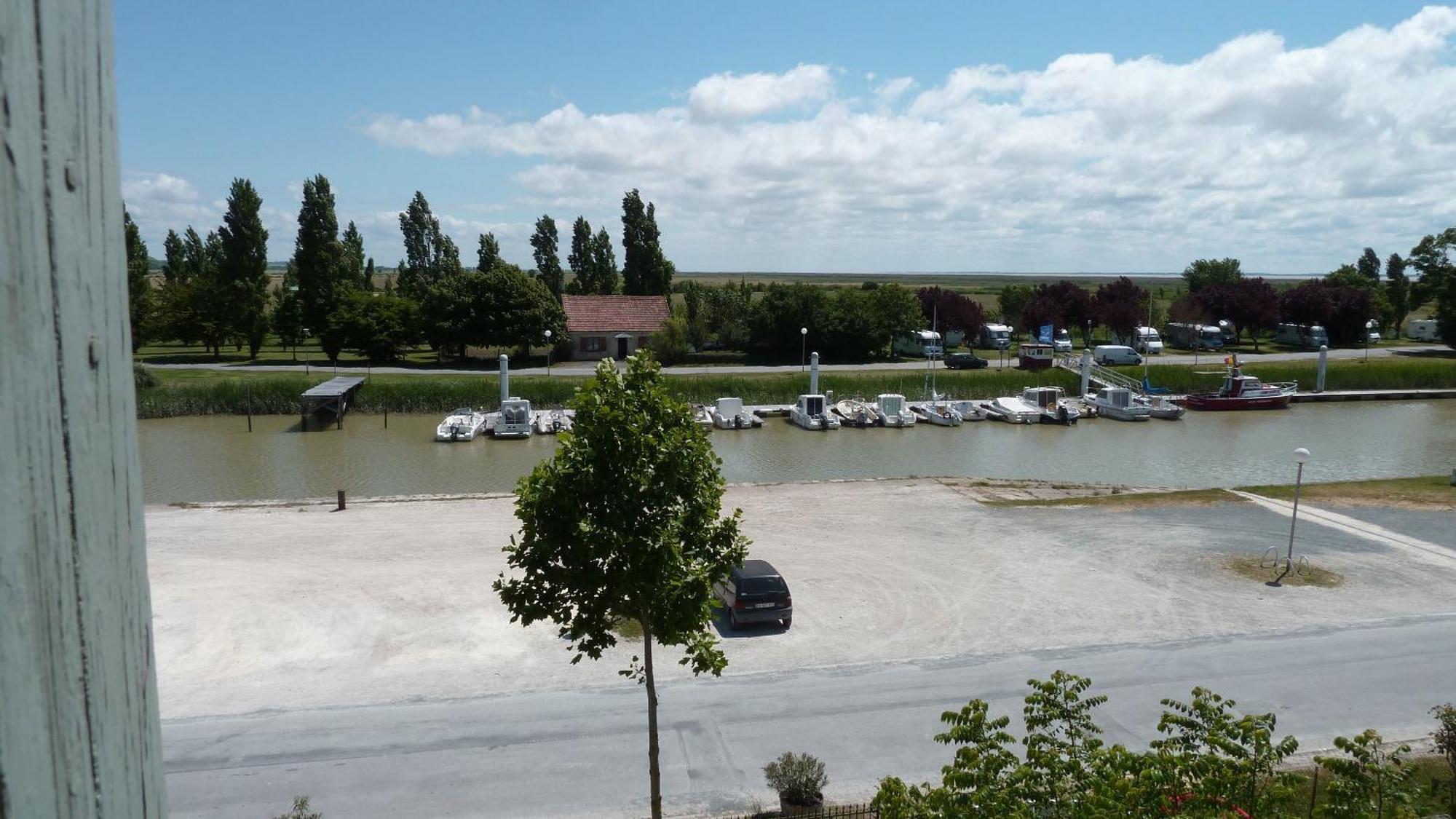 Le Domaine Du Meunier Hotel Mortagne-sur-Gironde Room photo