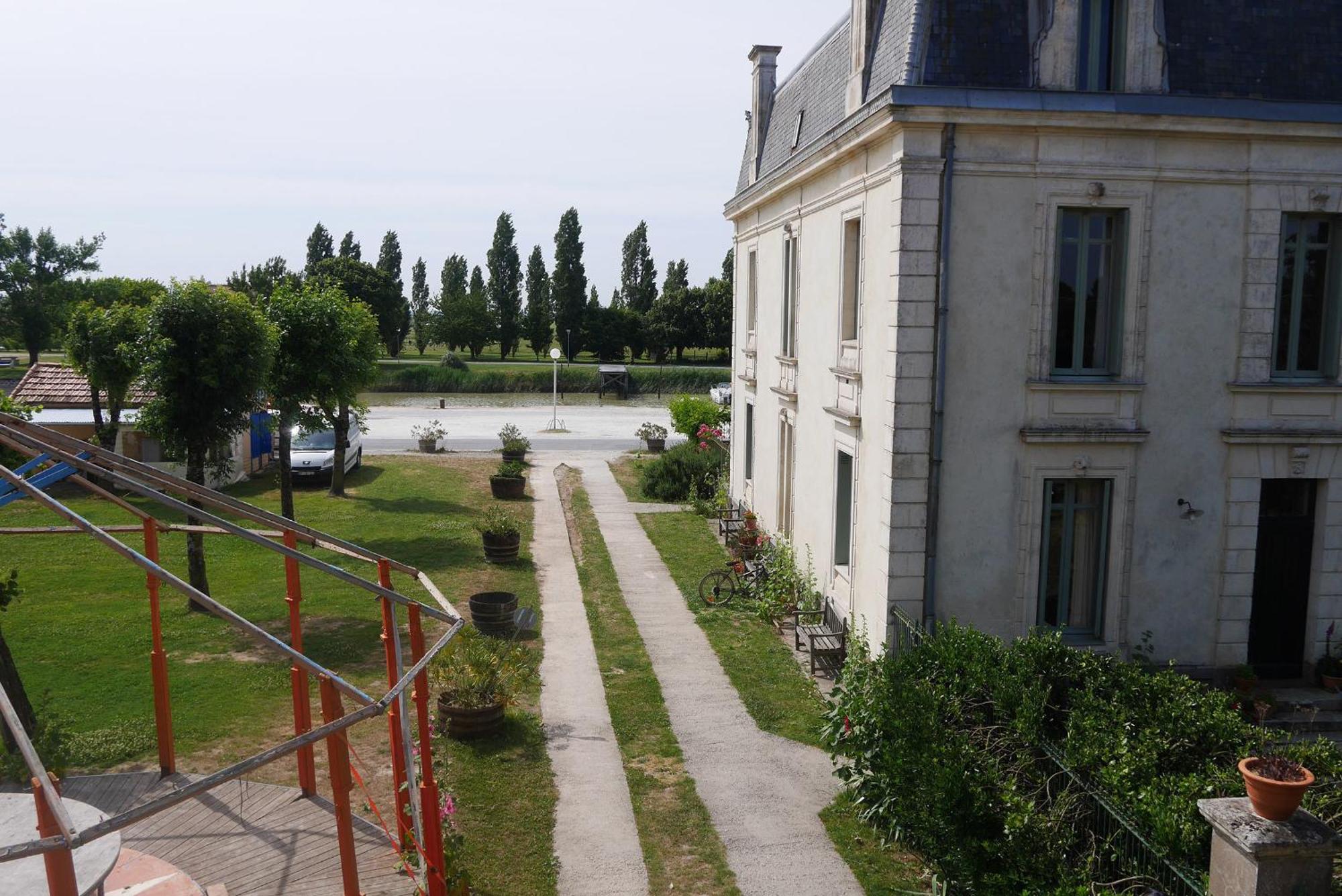 Le Domaine Du Meunier Hotel Mortagne-sur-Gironde Room photo